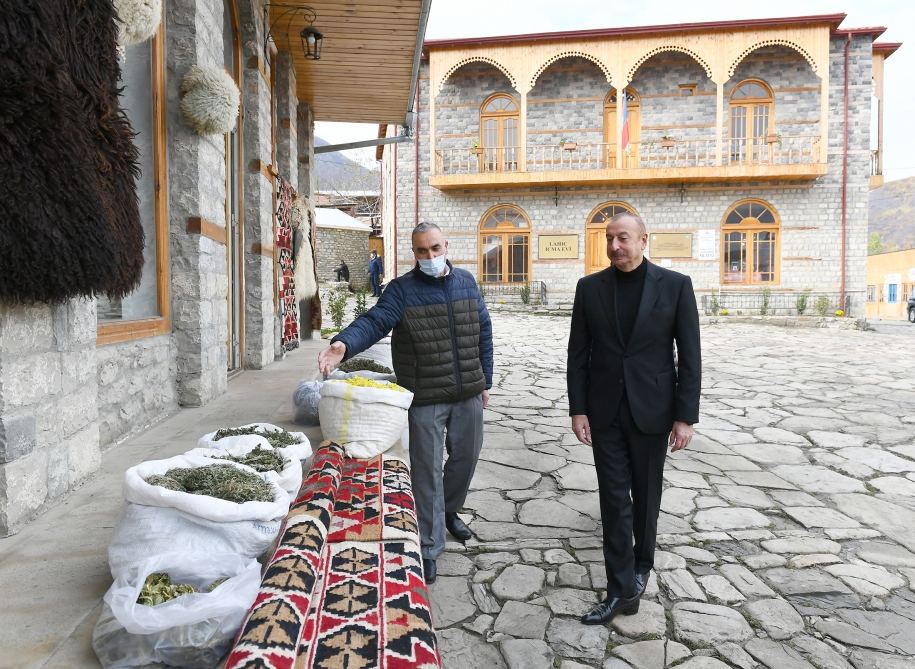 President Ilham Aliyev, First Lady Mehriban Aliyeva view reconstruction work carried out at Badoyun Mosque (FOTO)