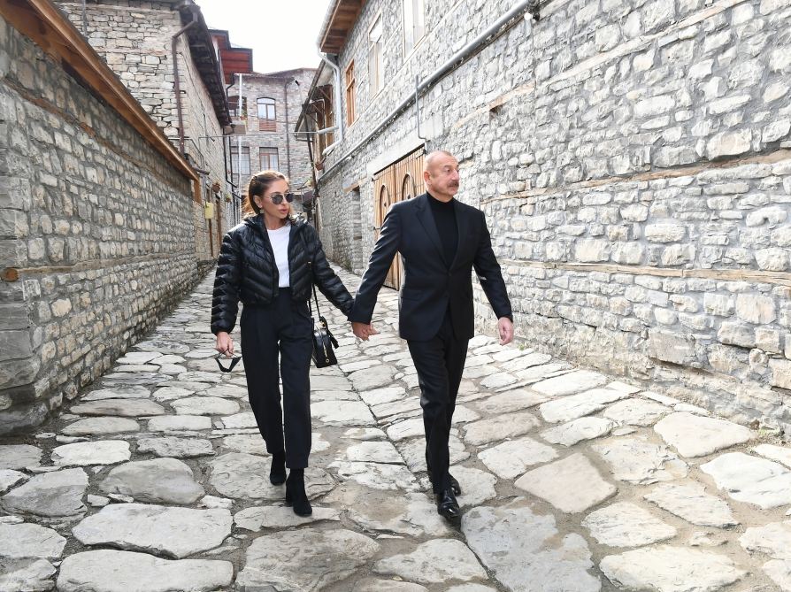 President Ilham Aliyev, First Lady Mehriban Aliyeva view reconstruction work carried out at Badoyun Mosque (FOTO)
