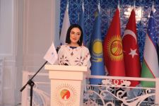В Международном фонде тюркской культуры и наследия представлена коллекция "Карабах" Гюльнары Халиловой (ФОТО)