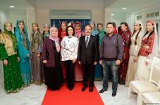 В Международном фонде тюркской культуры и наследия представлена коллекция "Карабах" Гюльнары Халиловой (ФОТО)