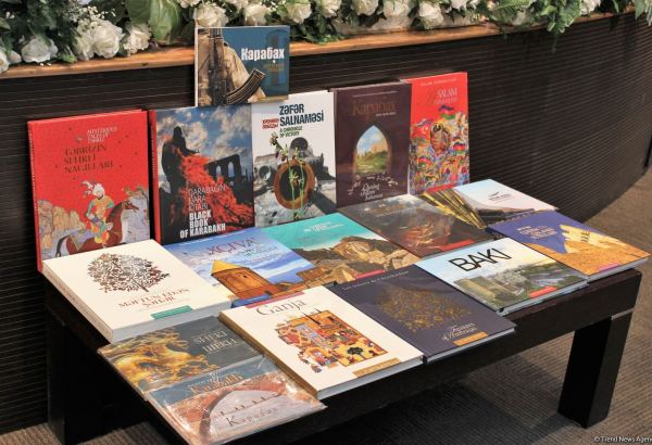 В Баку презентованы книги "Qarabağın qara kitabı" и "Qarabağ - qələbəyə doğru" (ФОТО)
