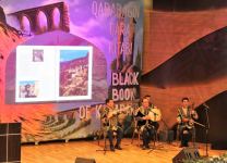 В Баку презентованы книги "Qarabağın qara kitabı" и "Qarabağ - qələbəyə doğru" (ФОТО)