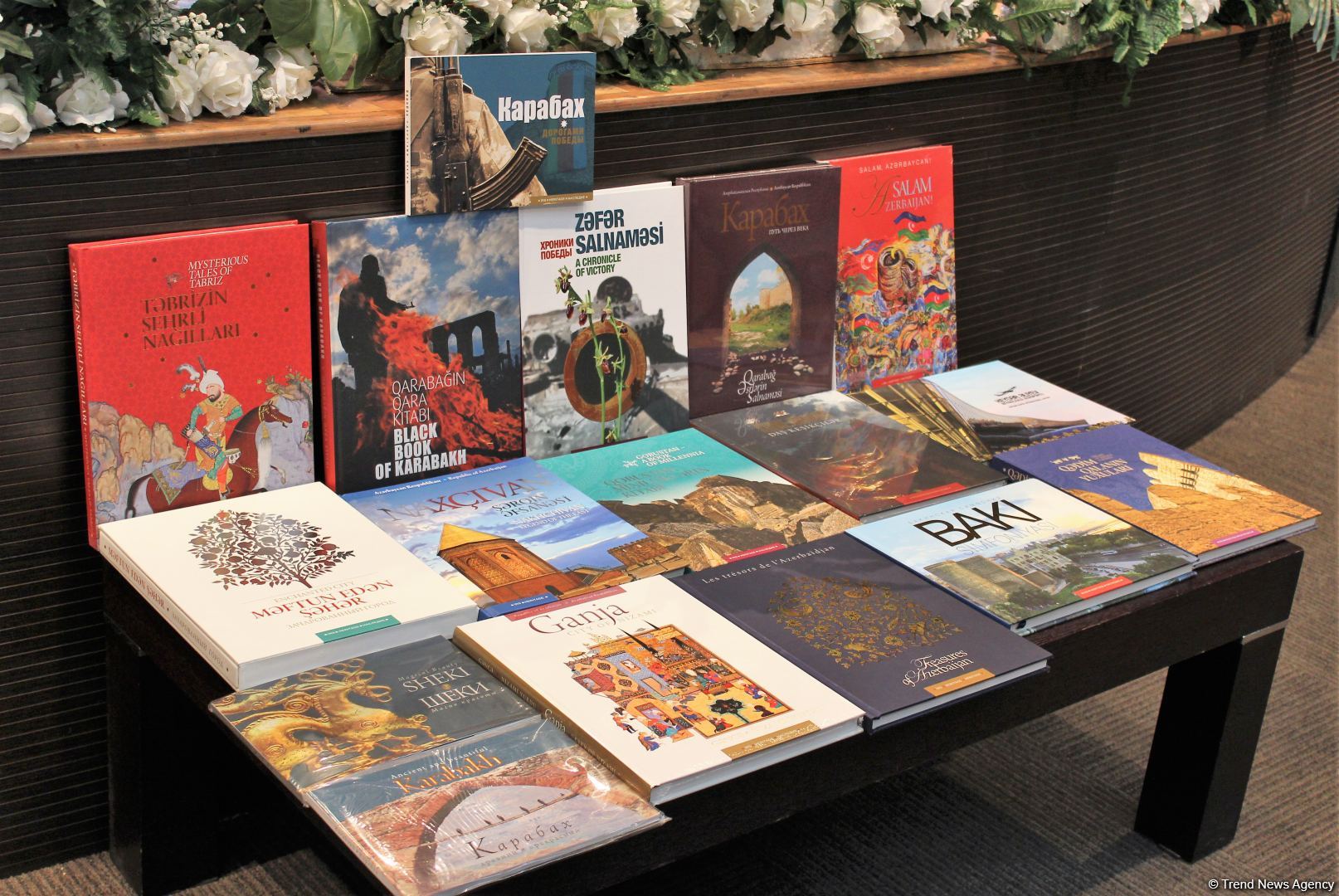 В Баку презентованы книги "Qarabağın qara kitabı" и "Qarabağ - qələbəyə doğru" (ФОТО)