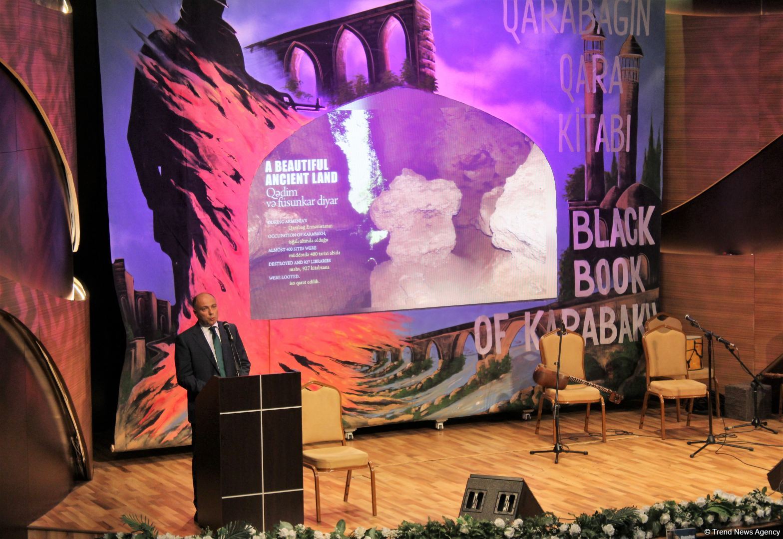 В Баку презентованы книги "Qarabağın qara kitabı" и "Qarabağ - qələbəyə doğru" (ФОТО)