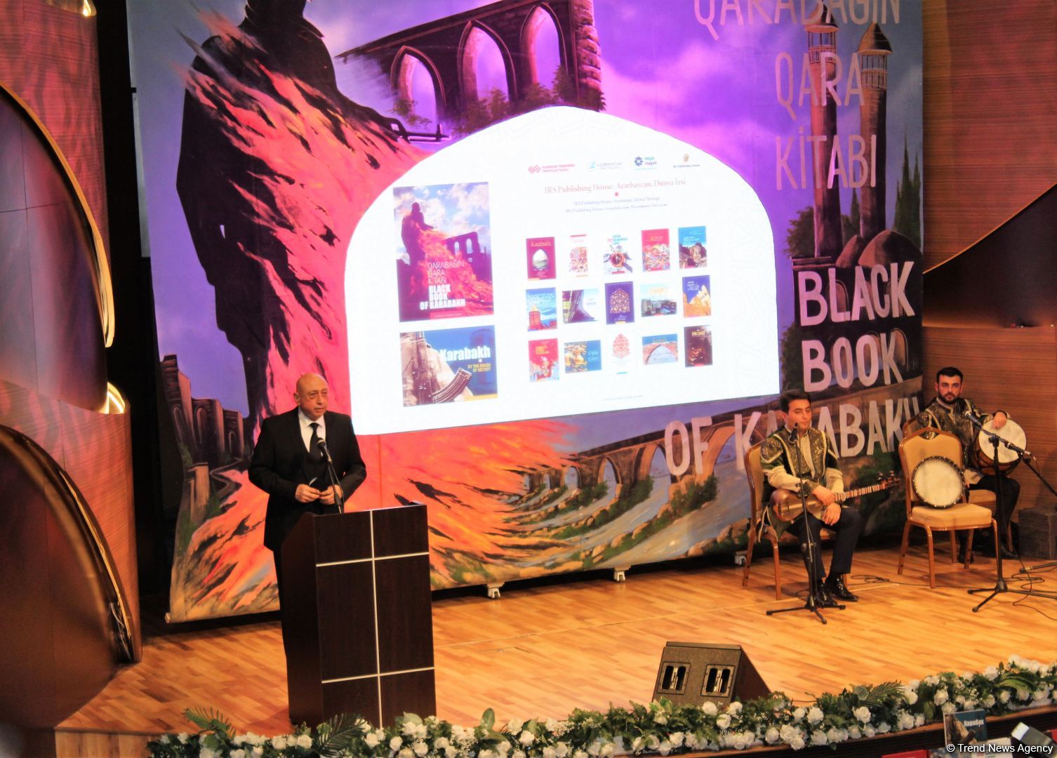 В Баку презентованы книги "Qarabağın qara kitabı" и "Qarabağ - qələbəyə doğru" (ФОТО)
