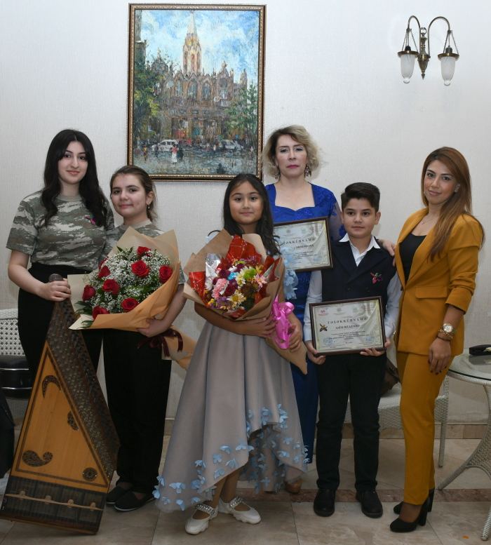 Юные азербайджанские музыканты поздравляют с Днем Победы (ФОТО)