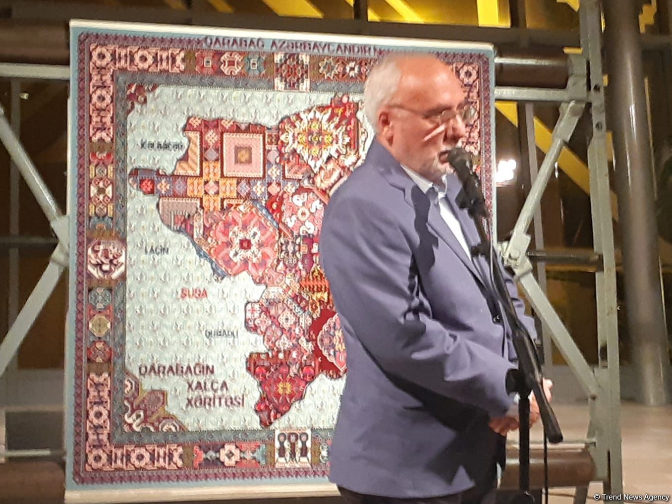 "Ковровая карта Карабаха" – в Баку представлен уникальный ковер "Победа" (ФОТО)