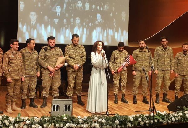 В Баку состоится презентация антологии "İgidlərin sözü"