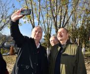 Президент Ильхам Алиев и Первая леди Мехрибан Алиева побеседовали с участниками VIII Глобального Бакинского форума, совершившими поездку в Шушу (ФОТО/ВИДЕО)