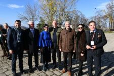 Президент Ильхам Алиев и Первая леди Мехрибан Алиева побеседовали с участниками VIII Глобального Бакинского форума, совершившими поездку в Шушу (ФОТО/ВИДЕО)