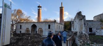Participants of VIII Global Forum visit Ashagi Govkhar Agha mosque in Azerbaijan's Shusha (PHOTO)