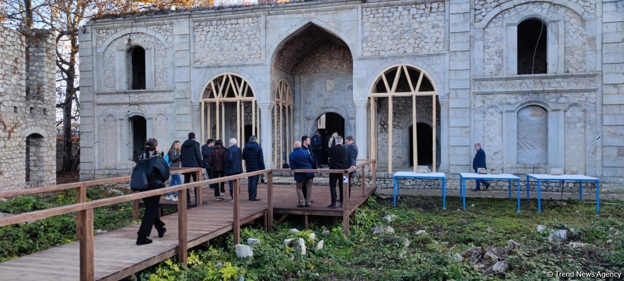 Participants of VIII Global Forum visit Ashagi Govkhar Agha mosque in Azerbaijan's Shusha (PHOTO)