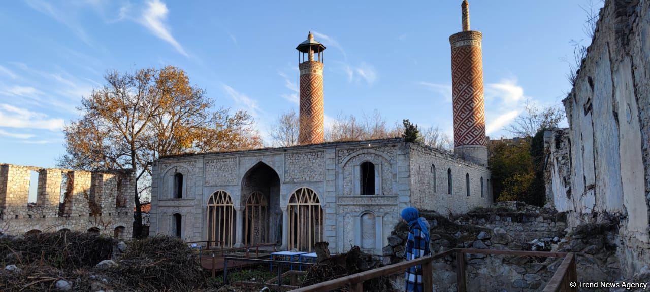 Participants of VIII Global Forum visit Ashagi Govkhar Agha mosque in Azerbaijan's Shusha (PHOTO)