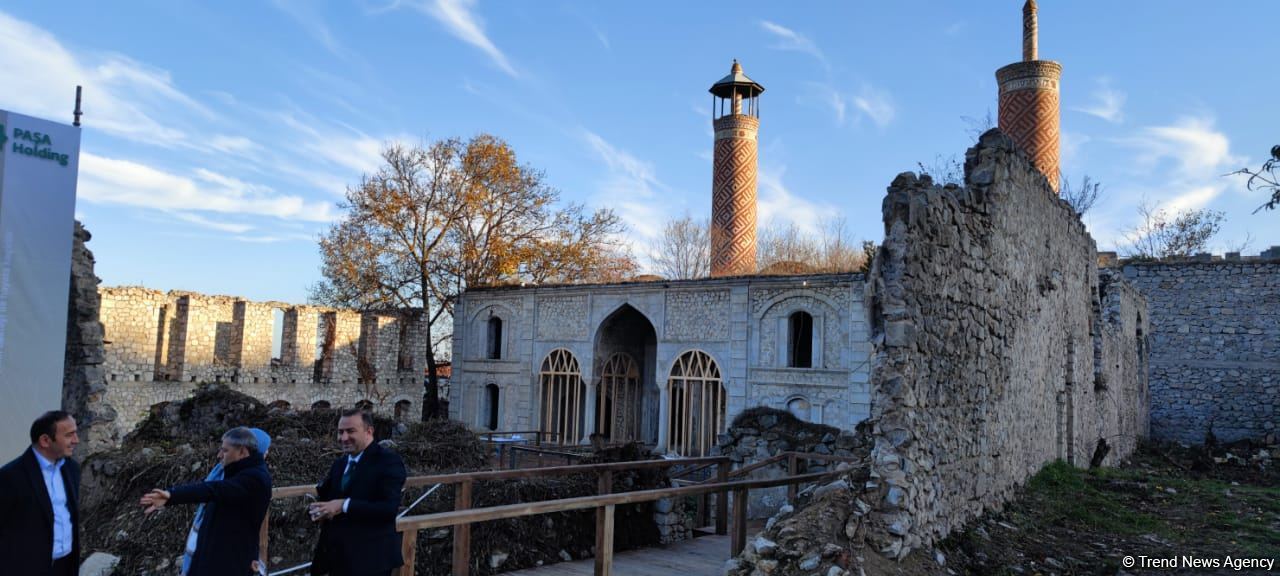 Participants of VIII Global Forum visit Ashagi Govkhar Agha mosque in Azerbaijan's Shusha (PHOTO)