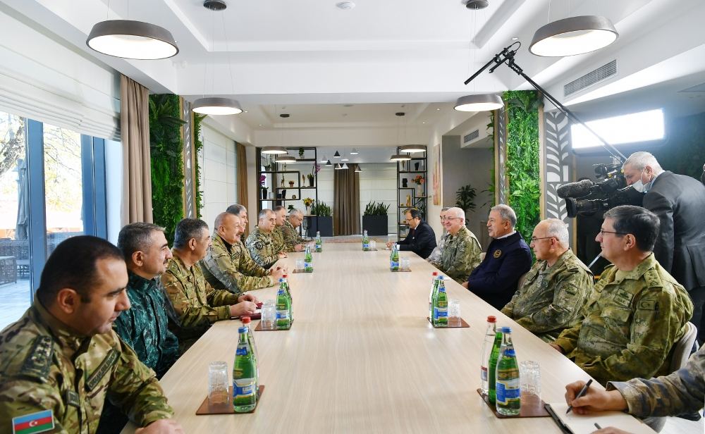 President Ilham Aliyev receives delegation led by Turkish Minister of National Defense Hulusi Akar (PHOTO/VIDEO)