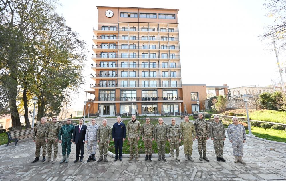 President Ilham Aliyev receives delegation led by Turkish Minister of National Defense Hulusi Akar (PHOTO/VIDEO)
