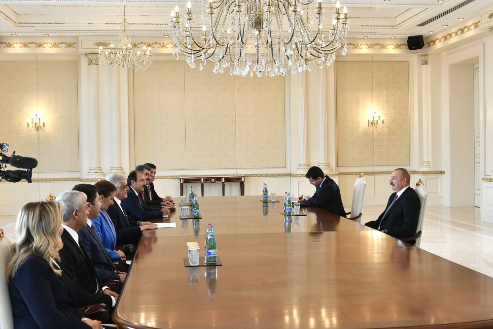President Ilham Aliyev receives delegation led by head of the Turkish-Azerbaijani Interparliamentary Friendship Group (PHOTO/VIDEO)