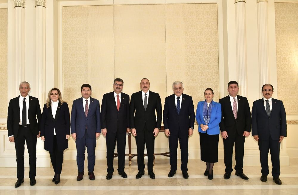 President Ilham Aliyev receives delegation led by head of the Turkish-Azerbaijani Interparliamentary Friendship Group (PHOTO/VIDEO)