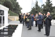 Представители IBF и MÜSİAD посетили Аллею шехидов в Баку (ФОТО)