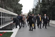 Представители IBF и MÜSİAD посетили Аллею шехидов в Баку (ФОТО)