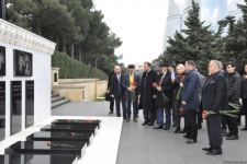 Представители IBF и MÜSİAD посетили Аллею шехидов в Баку (ФОТО)