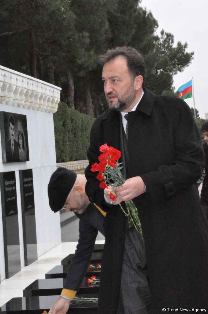 Представители IBF и MÜSİAD посетили Аллею шехидов в Баку (ФОТО)