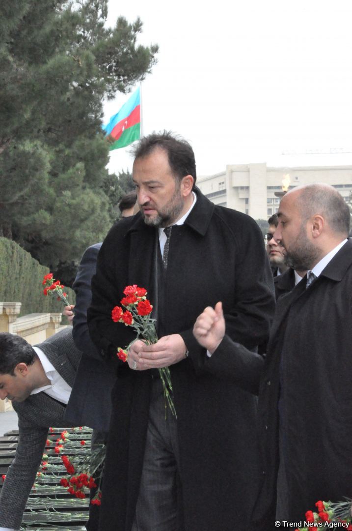 Представители IBF и MÜSİAD посетили Аллею шехидов в Баку (ФОТО)