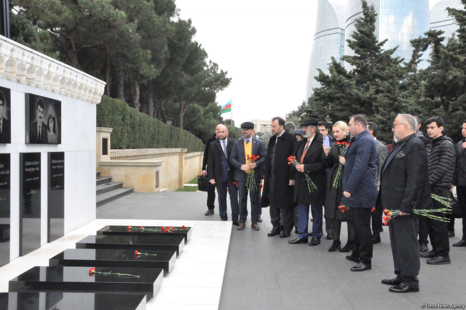 Представители IBF и MÜSİAD посетили Аллею шехидов в Баку (ФОТО)