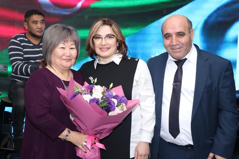 Искренне влюбленная в Азербайджан! Казахская писательница представила в Алматы "Карабах. Долгая дорога  домой" (ФОТО)
