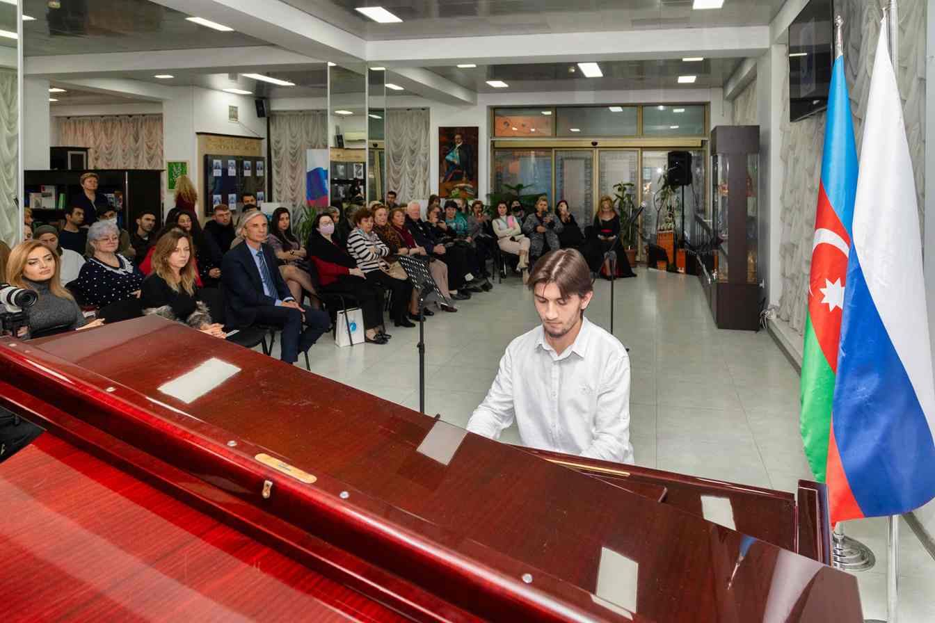 Одним ноябрьским вечером в Баку в атмосфере классической музыки (ВИДЕО, ФОТО)