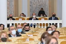 Кульминация юбилейного торжества Бакинской музыкальной академии - грандиозный концерт, россыпь цветов, большой торт и овации! (ВИДЕО, ФОТО)
