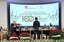Кульминация юбилейного торжества Бакинской музыкальной академии - грандиозный концерт, россыпь цветов, большой торт и овации! (ВИДЕО, ФОТО)