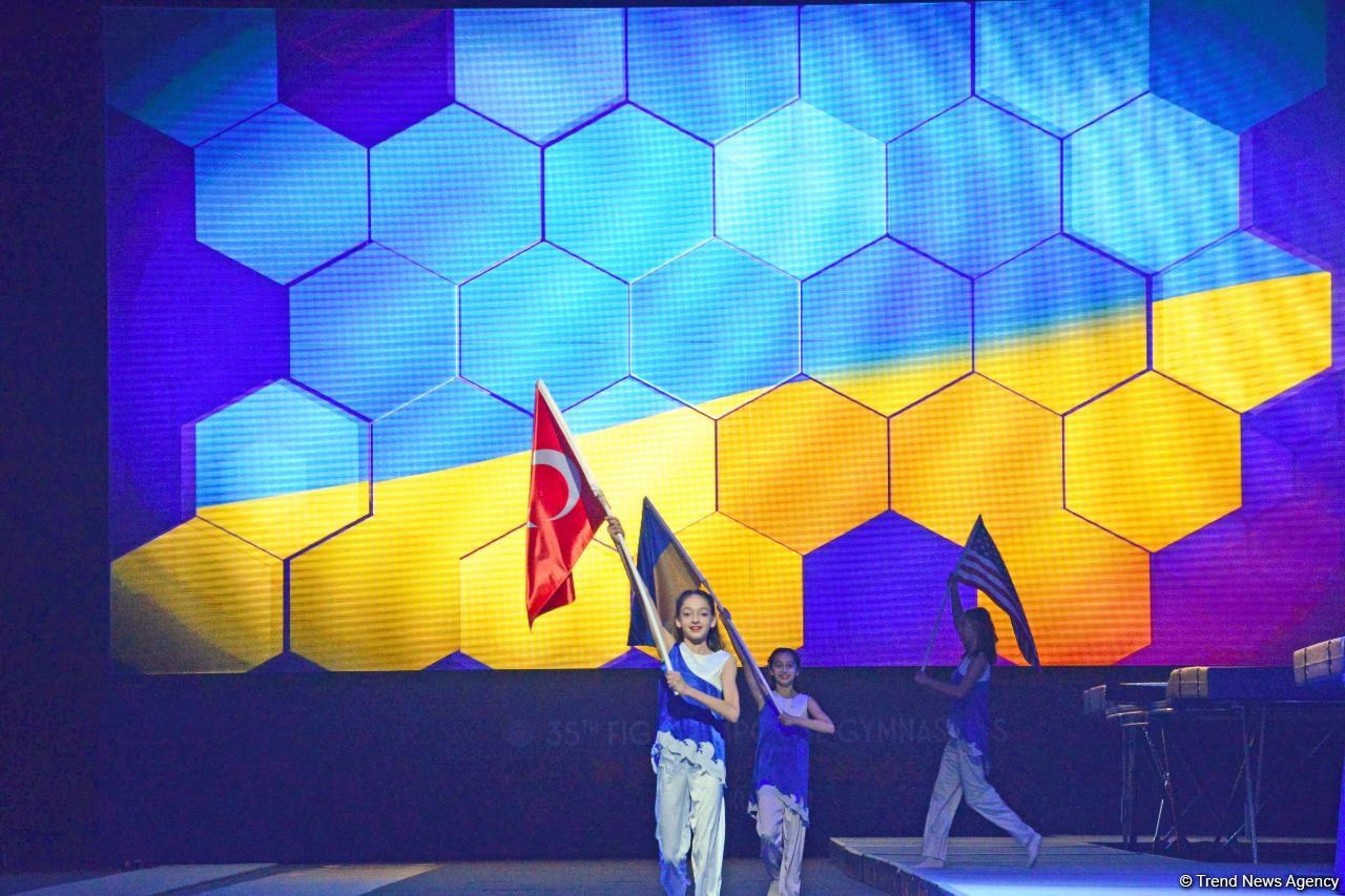 В Баку состоялась торжественная церемония закрытия 35-го чемпионата мира по прыжкам на батуте и тамблингу (ФОТО)