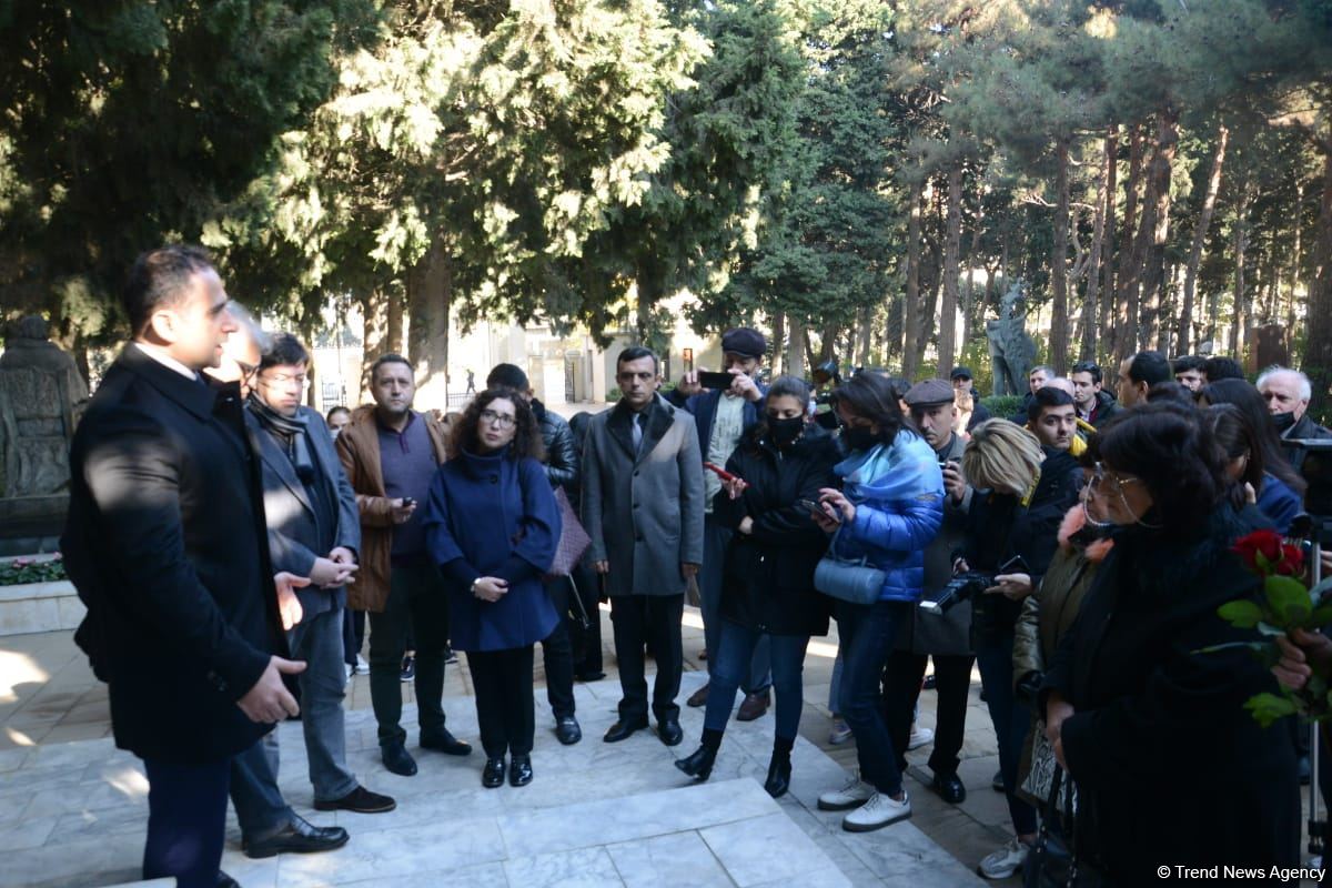 В честь 99-летия Фикрета Амирова на Аллее почетного захоронения прошла церемония памяти великого композитора  (ФОТО)