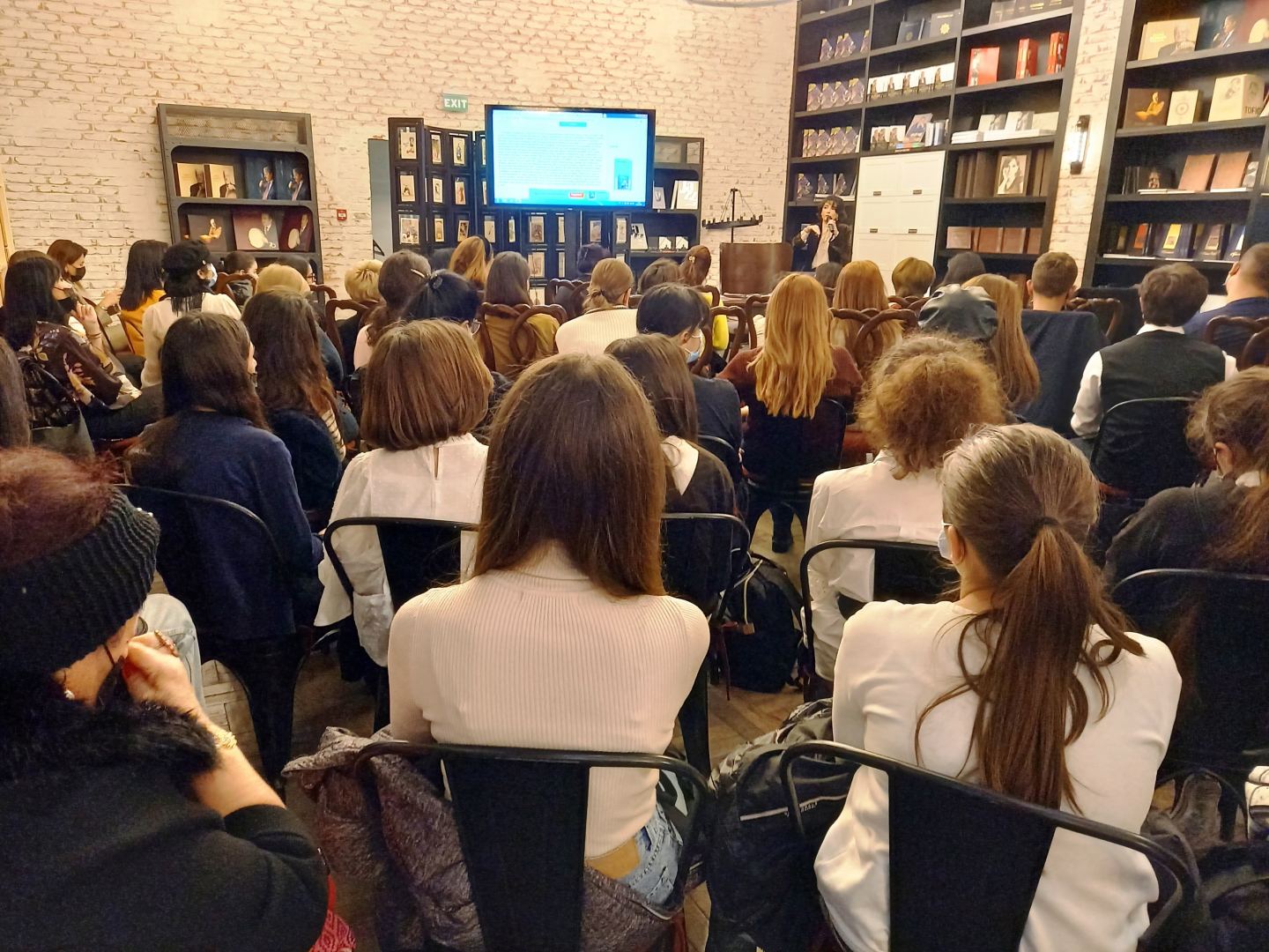 В Баку представлены уникальные произведения московского коллекционера (ФОТО)