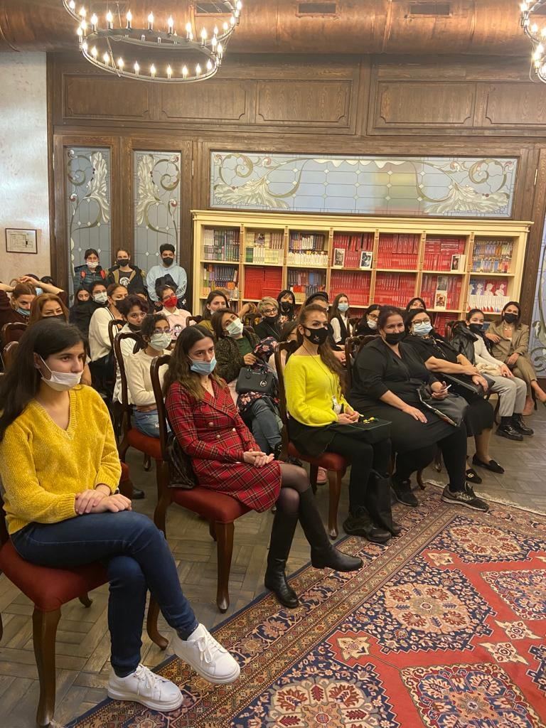 В Баку представлены уникальные произведения московского коллекционера (ФОТО)