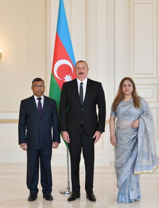Президент Ильхам Алиев принял верительные грамоты новоназначенного посла Бангладеш (ФОТО/ВИДЕО)