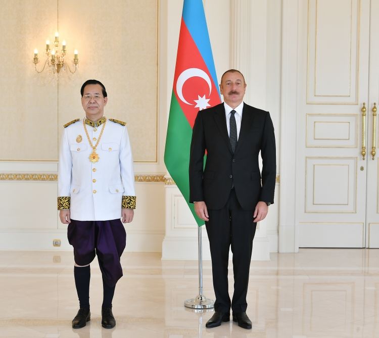 Президент Ильхам Алиев принял верительные грамоты новоназначенного посла Камбоджи (ФОТОВИДЕО)