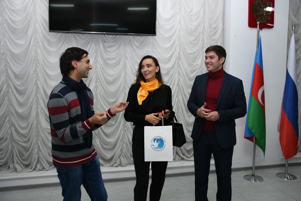В Баку открылась фотовыставка и прошла церемония награждения конкурса "Золотая осень" (ФОТО)