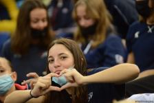 Лучшие моменты заключительного дня Всемирных соревнований среди возрастных групп по прыжкам на батуте и тамблингу в Баку (ФОТО)