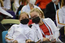В Баку стартовал заключительный день 28-х Всемирных соревнований среди возрастных групп по прыжкам на батуте и тамблингу (ФОТО)