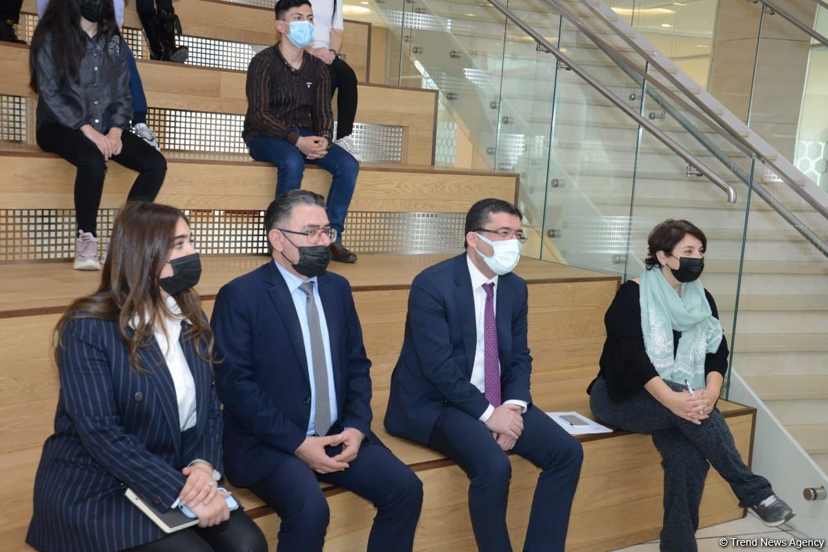 MEDİA и Университет ADA проводят семинары для молодых журналистов (ФОТО)
