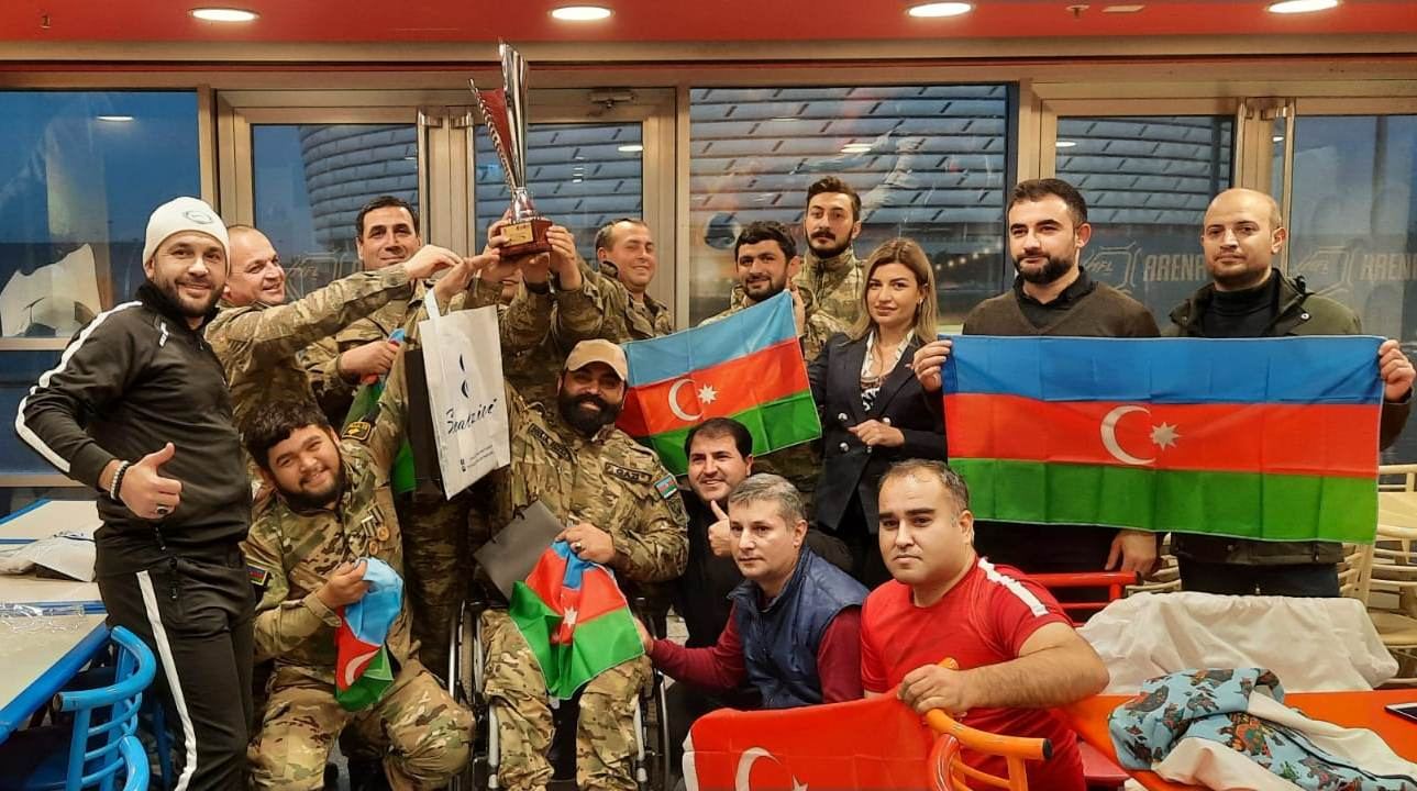 В Баку определился победитель футбольного турнира с участием героев Отечественной войны, представителей культуры и СМИ (ФОТО)