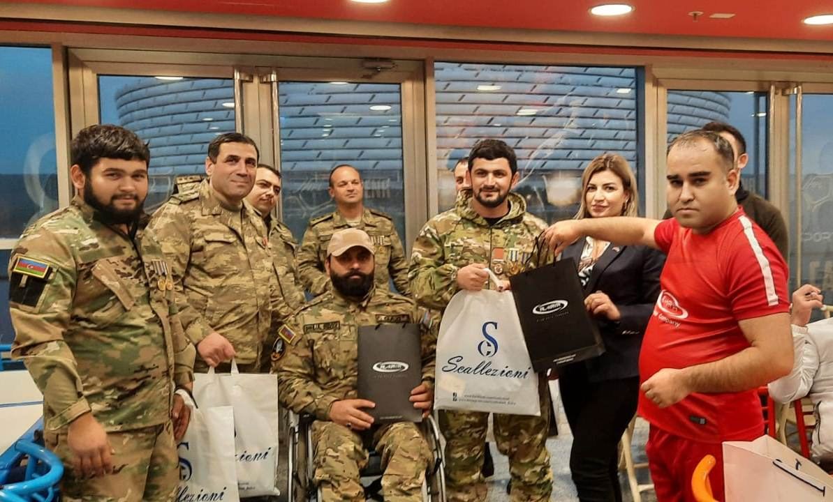 В Баку определился победитель футбольного турнира с участием героев Отечественной войны, представителей культуры и СМИ (ФОТО)