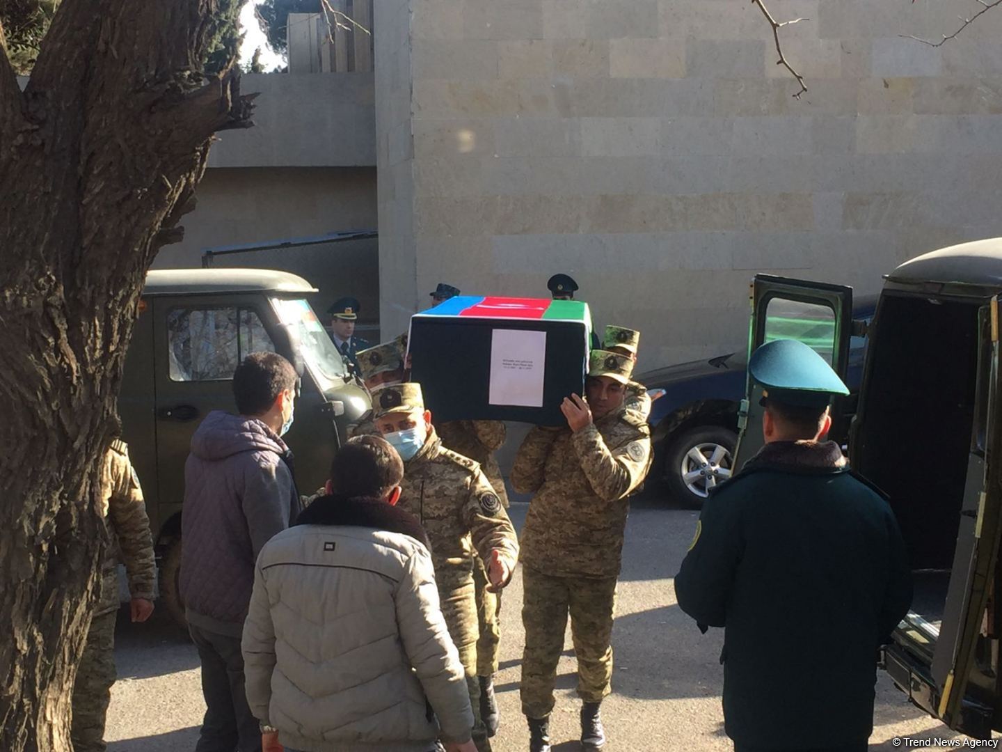 Тела погибших в крушении военного вертолета Госпогранслужбы Азербайджана вывезены на церемонию прощания (ФОТО)