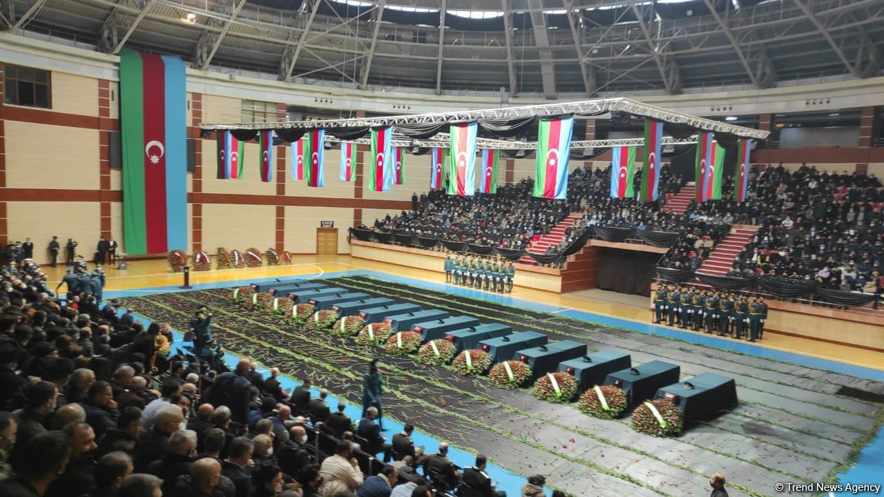 В Баку прошла церемония прощания с военнослужащими, ставшими шехидами при крушении военного вертолета (ФОТО/ВИДЕО)
