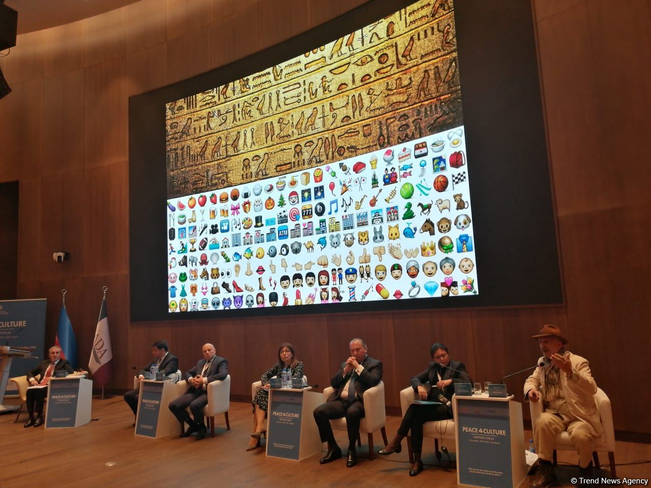 Достичь мира можно только путем диалога – The International Dialogue Centre (ФОТО)
