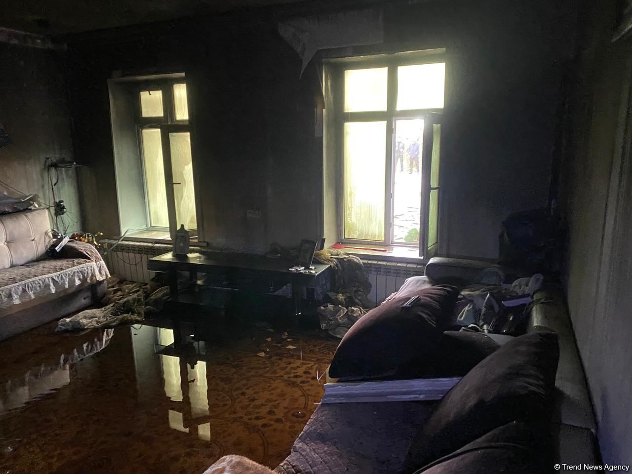 В пожаре в Агджебеди сгорели три члена одной семьи (ФОТО)