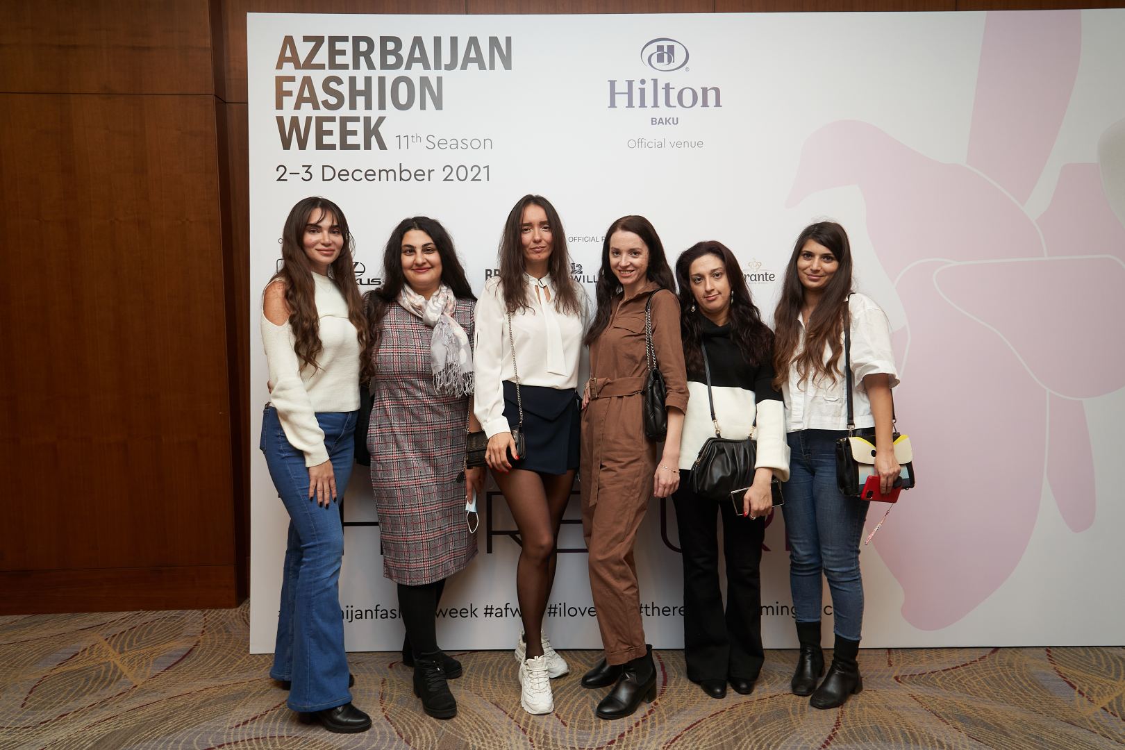 Azerbaijan Fashion Week  - вечерние и свадебные платья, харыбюльбюль, эклектика, ready-to-wear…  (ФОТО)