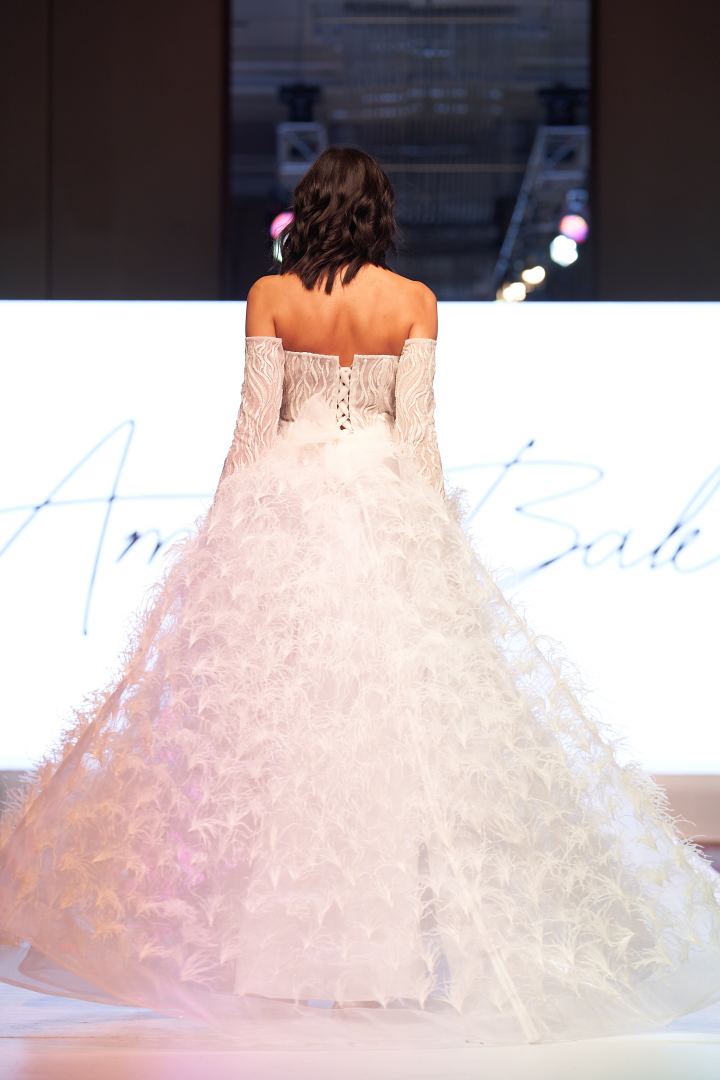 Azerbaijan Fashion Week  - вечерние и свадебные платья, харыбюльбюль, эклектика, ready-to-wear…  (ФОТО)